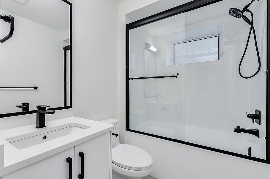 1 2263 E 35th Avenue Vancouver, BC - 26