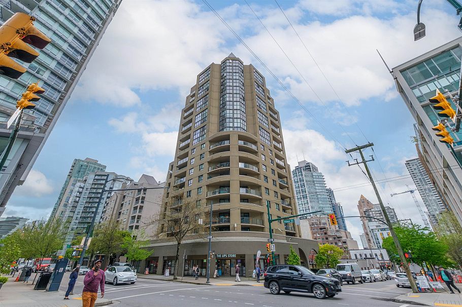 801 789 Drake Street Vancouver, BC - 1