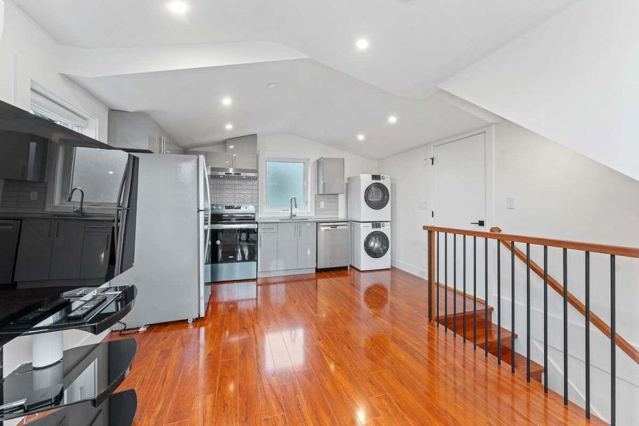 2719 E 46th Avenue Vancouver, BC - 31