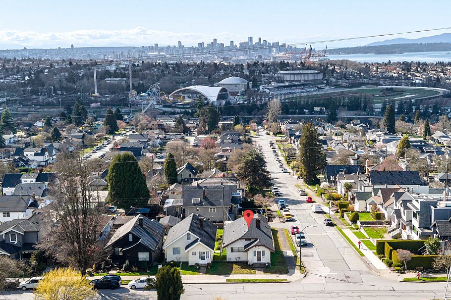 3690 Dundas Street Vancouver, BC - 8