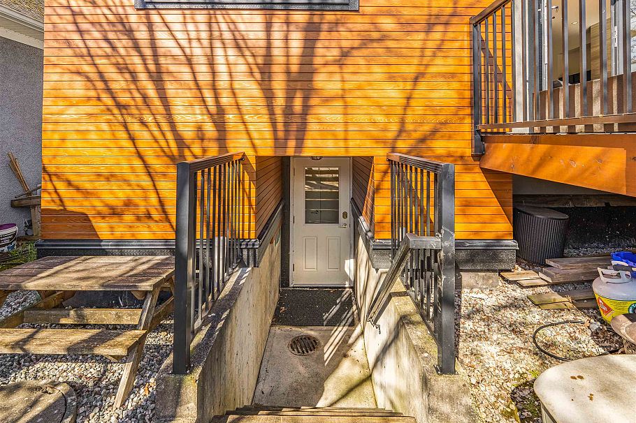 132 W 22nd Avenue Vancouver, BC - 35