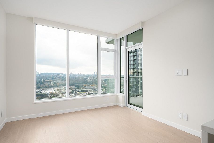 3201 4168 Lougheed Highway Burnaby, BC - 4