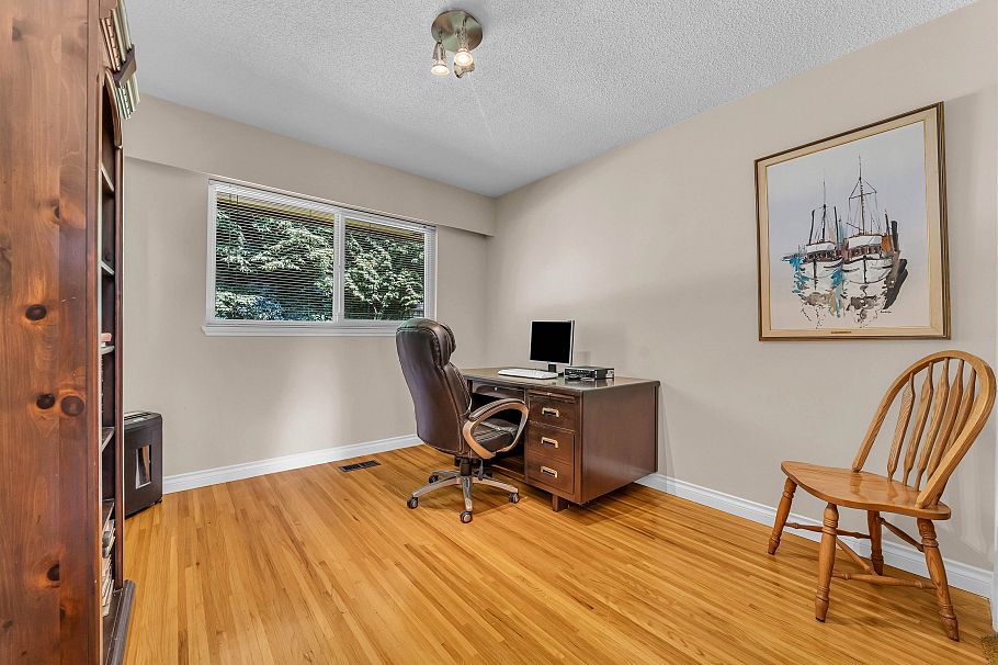 1202 Bracknell Crescent North Vancouver, BC - 14