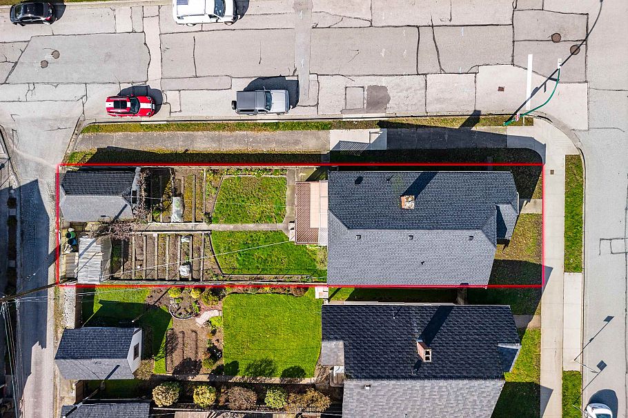 3690 Dundas Street Vancouver, BC - 2