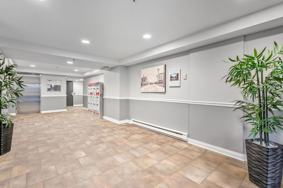 209 3480 Main Street Vancouver, BC - 2