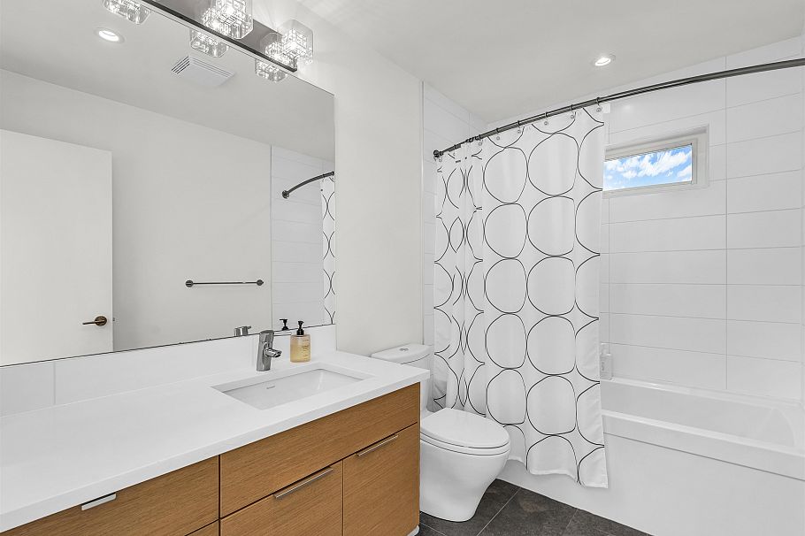 132 W 22nd Avenue Vancouver, BC - 21