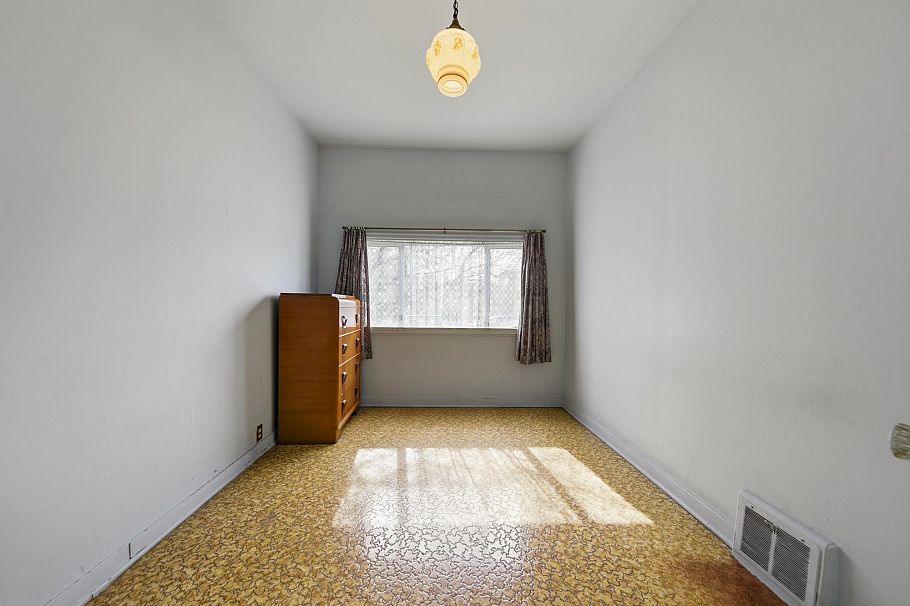 3521 Triumph Street Vancouver, BC - 9