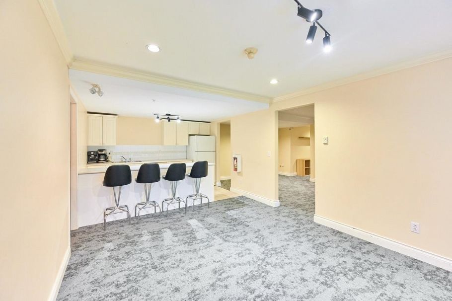 313 855 W 16th Street North Vancouver, BC - 21