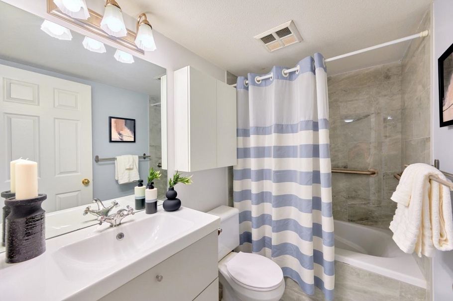 313 855 W 16th Street North Vancouver, BC - 18