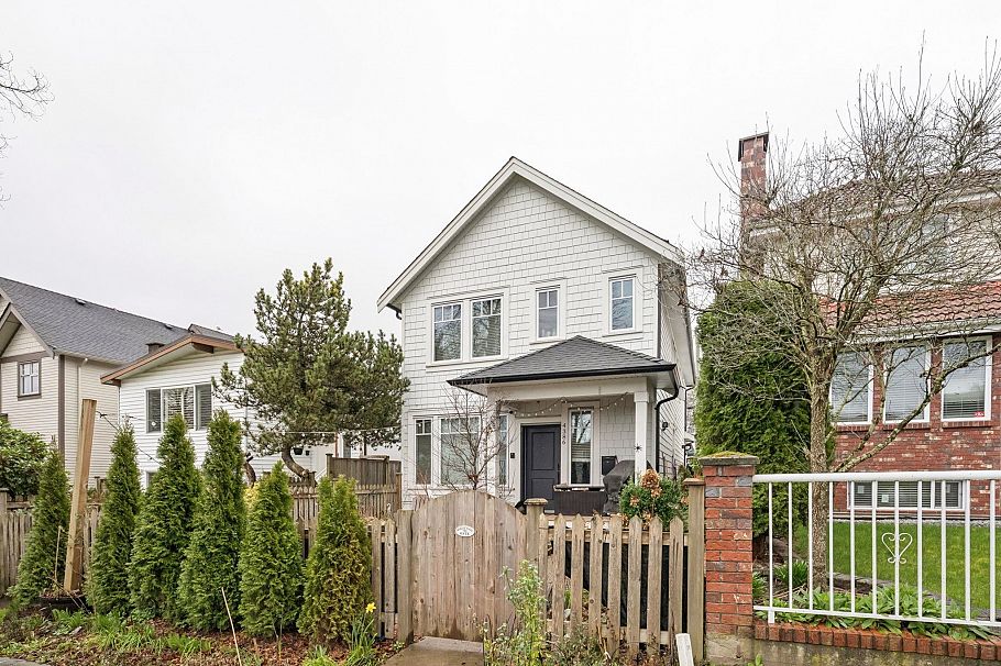 4382 Perry Street Vancouver, BC - 1