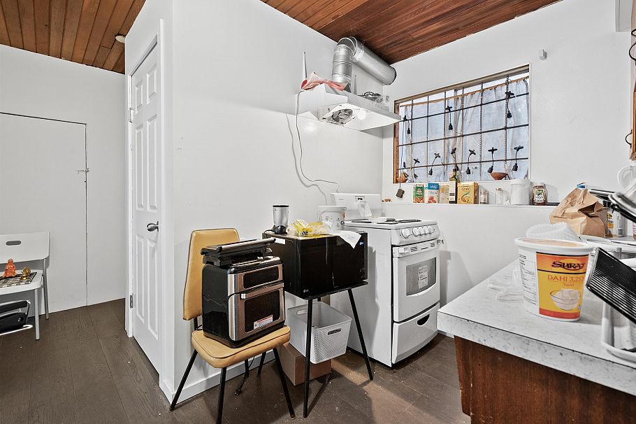 7656 Main Street Vancouver, BC - 29