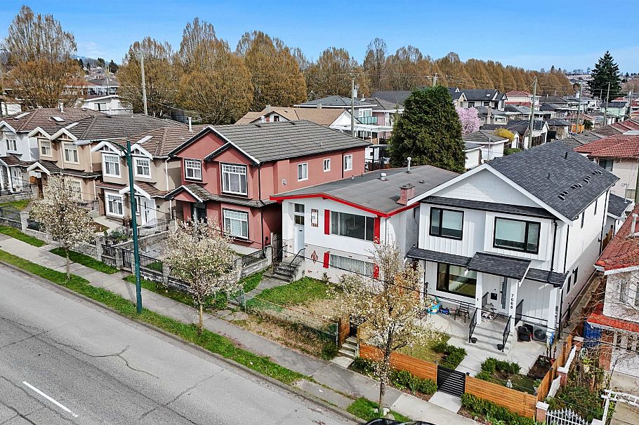 7656 Main Street Vancouver, BC - 32