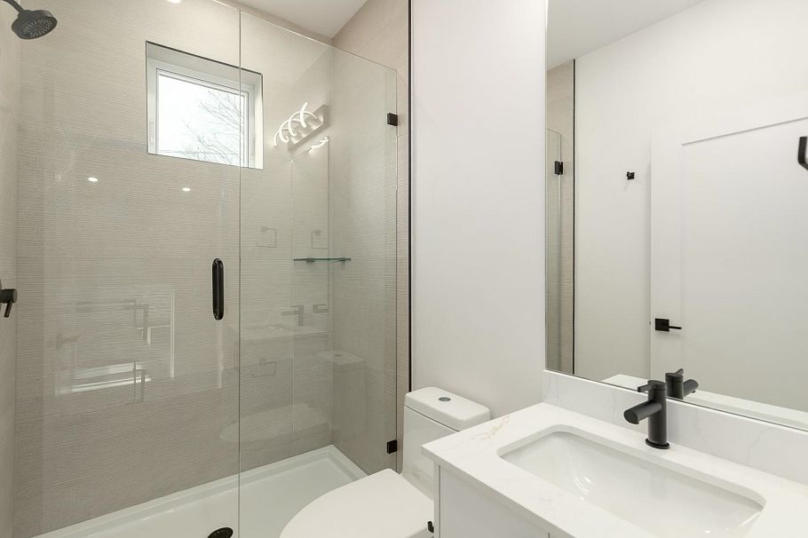 2 3508 E Pender Street Vancouver, BC - 23