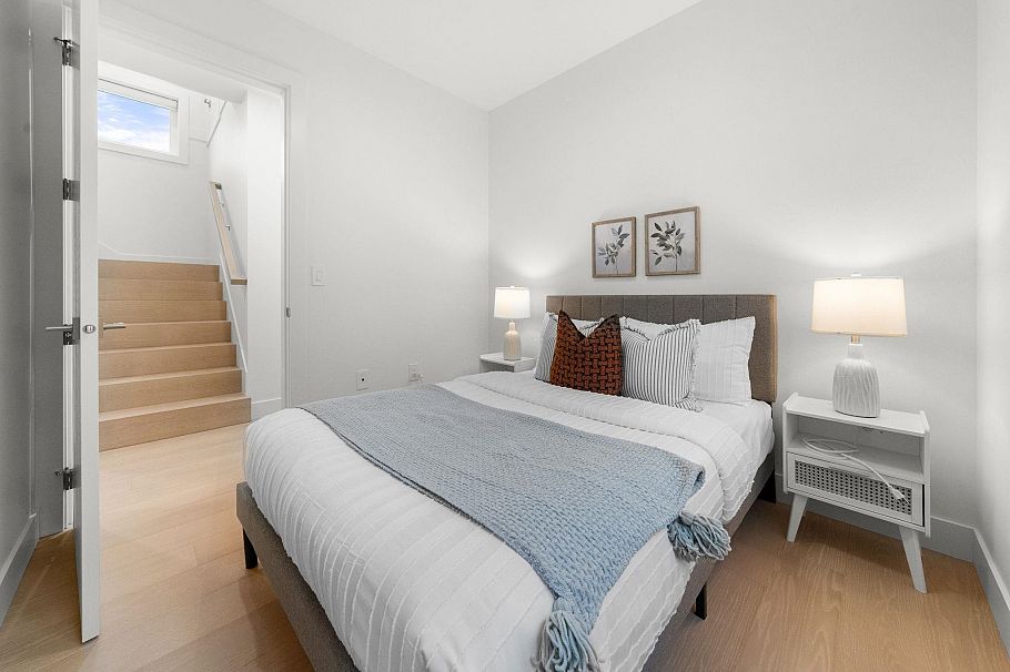 1 1582 E 2nd Avenue Vancouver, BC - 32