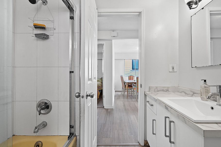 7656 Main Street Vancouver, BC - 17