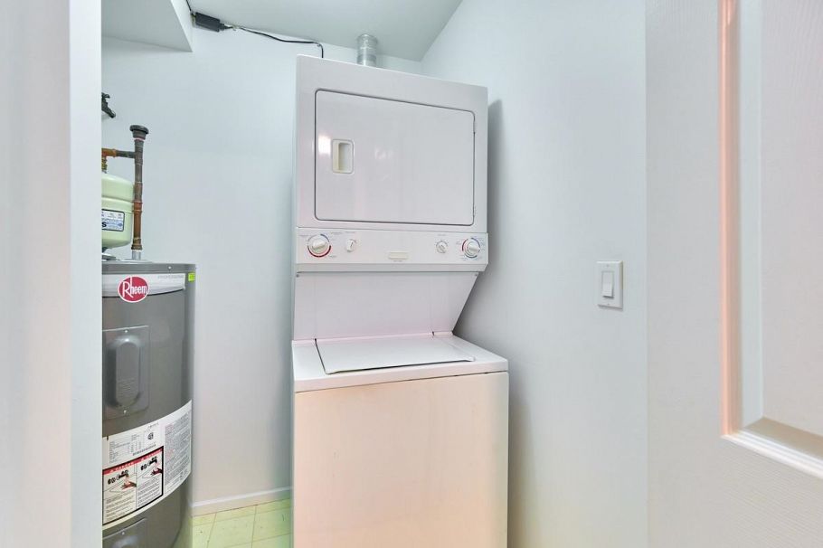 313 855 W 16th Street North Vancouver, BC - 19