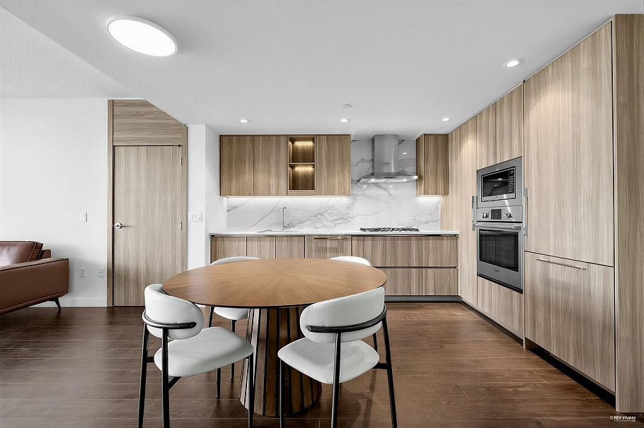 1215 8611 Hazelbridge Way Richmond, BC - 3