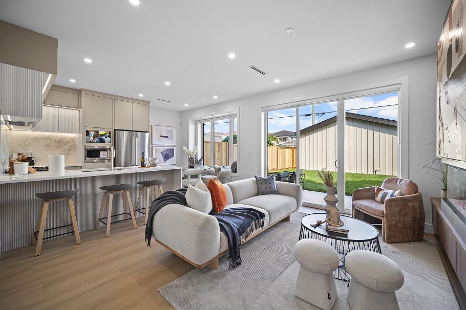 2 3563 E 25th Avenue Vancouver, BC - 2