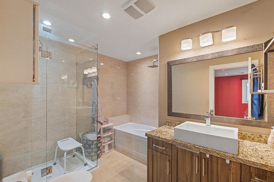 1329 Appin Road North Vancouver, BC - 9