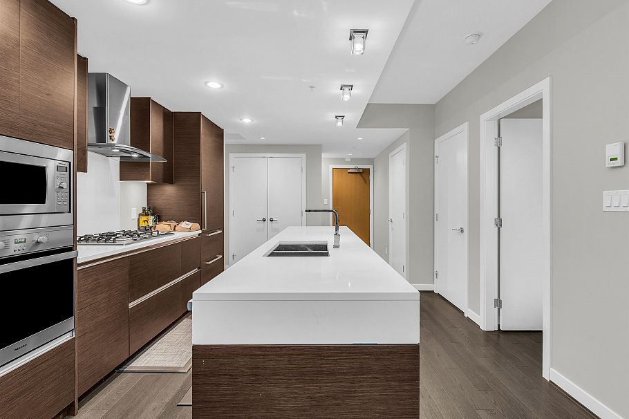 511 508 W 29th Avenue Vancouver, BC - 3