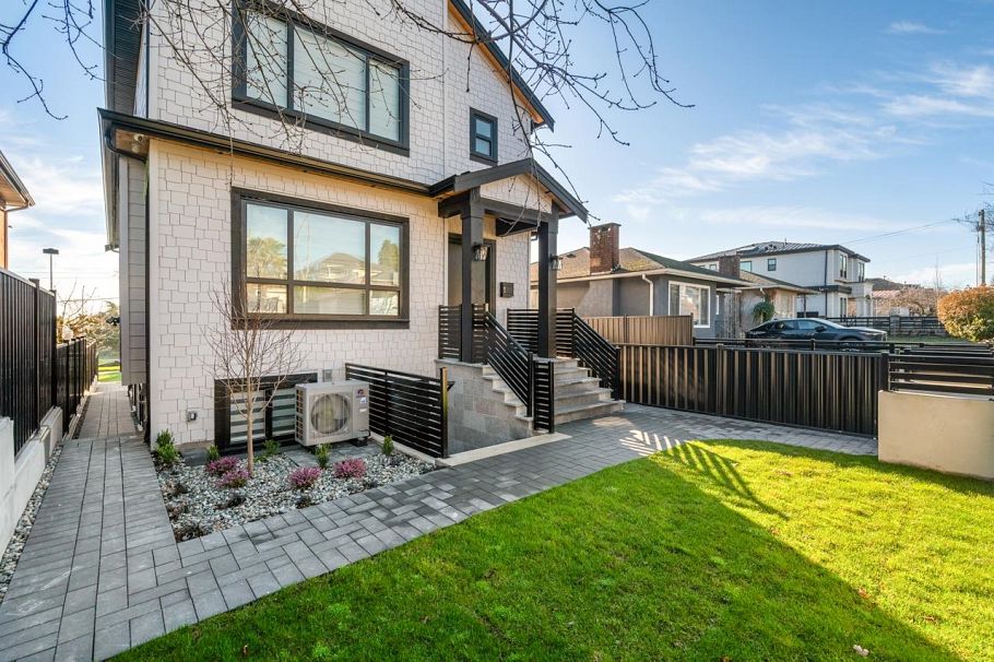 1330 E 64th Avenue Vancouver, BC - 25