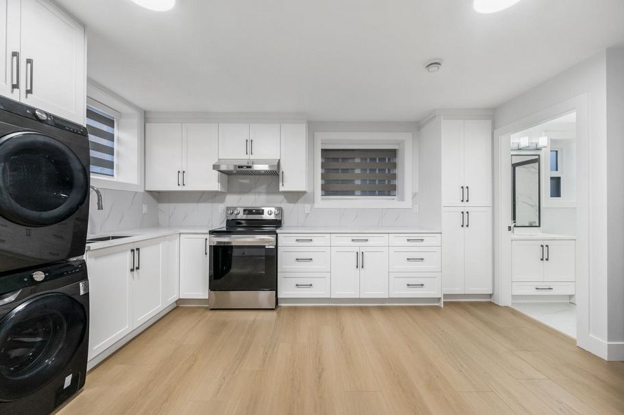 1330 E 64th Avenue Vancouver, BC - 21