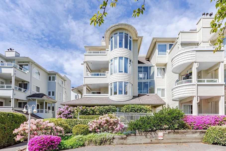 208 7620 Columbia Street Vancouver, BC - 1