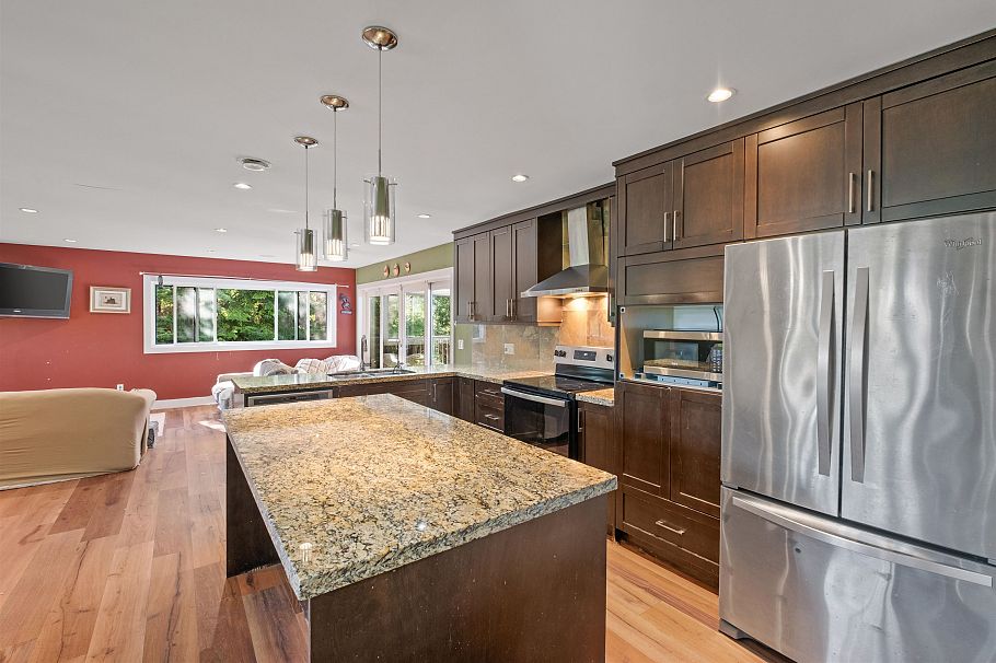 1329 Appin Road North Vancouver, BC - 3