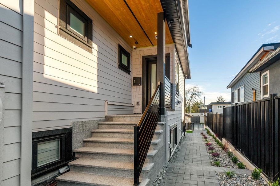 1328 E 64th Avenue Vancouver, BC - 27