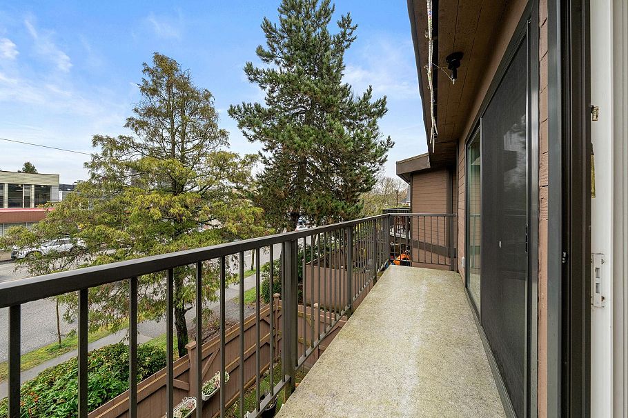 204 3136 Kingsway Vancouver, BC - 3