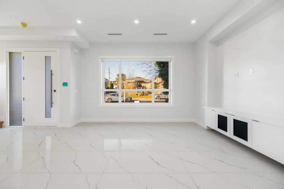 1330 E 64th Avenue Vancouver, BC - 4