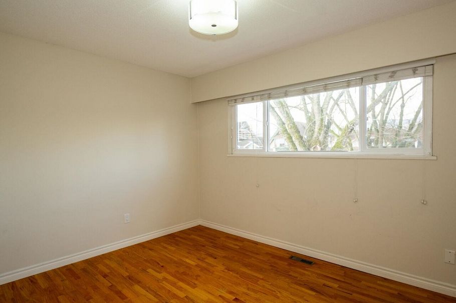 2654 Oxford Street Vancouver, BC - 32