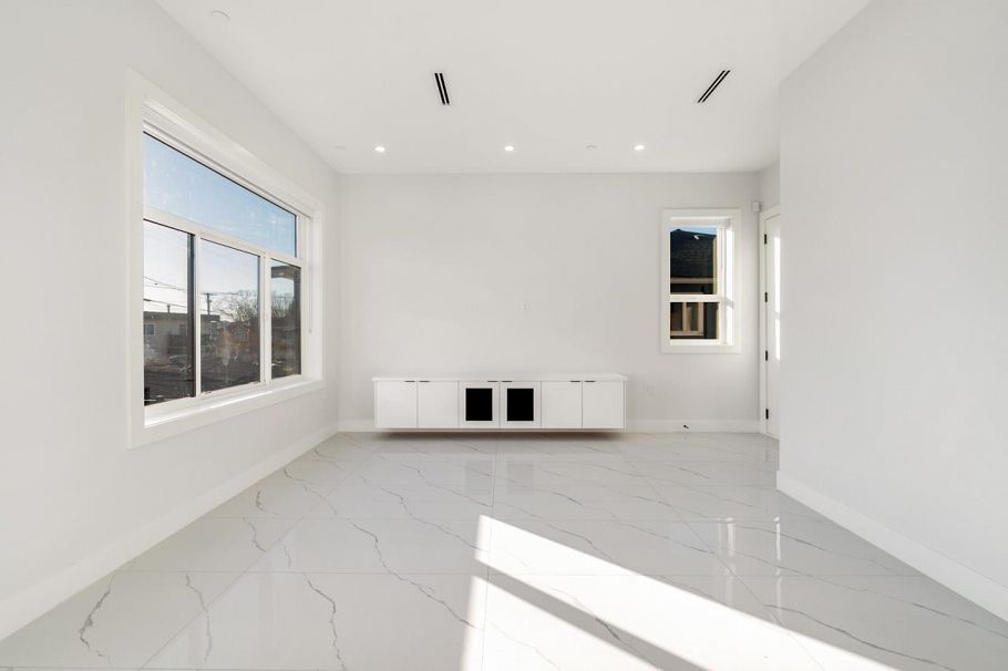 1328 E 64th Avenue Vancouver, BC - 2