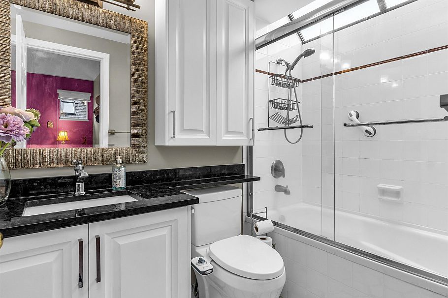 6 220 E Keith Road North Vancouver, BC - 11