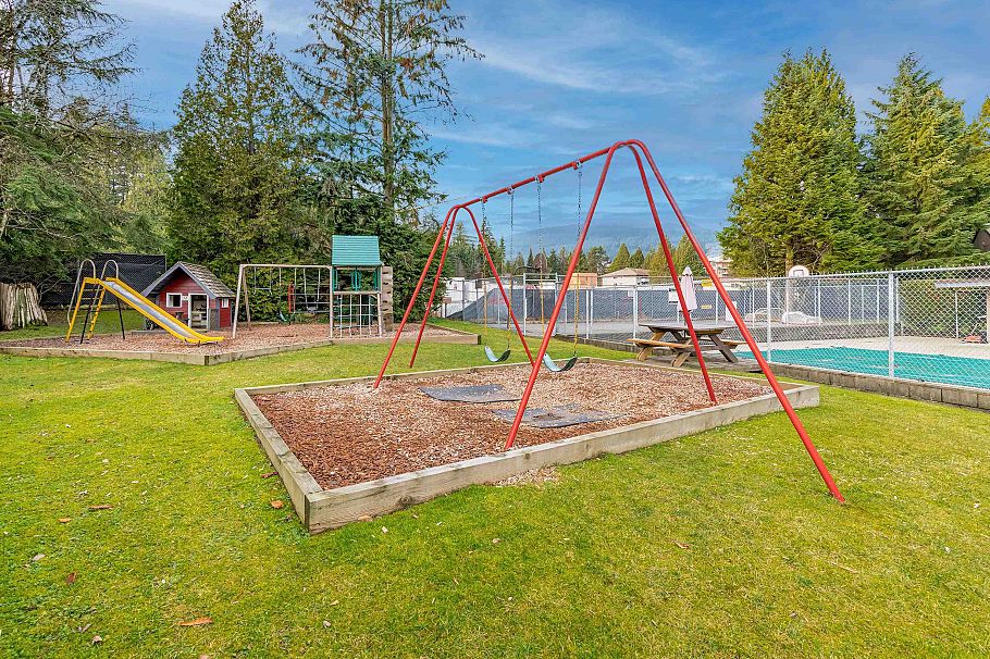 2329 Mountain Highway North Vancouver, BC - 37