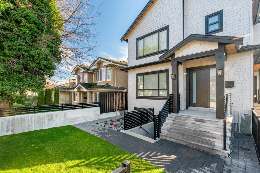 1330 E 64th Avenue Vancouver, BC - 24