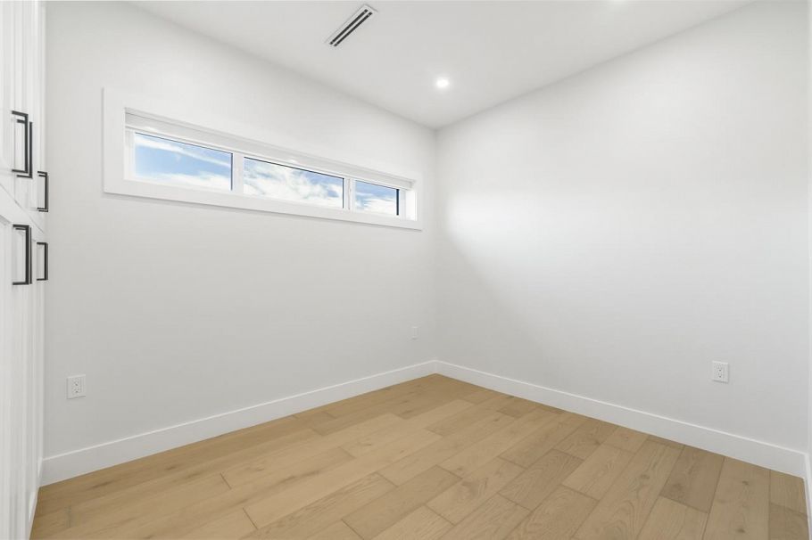 1330 E 64th Avenue Vancouver, BC - 9