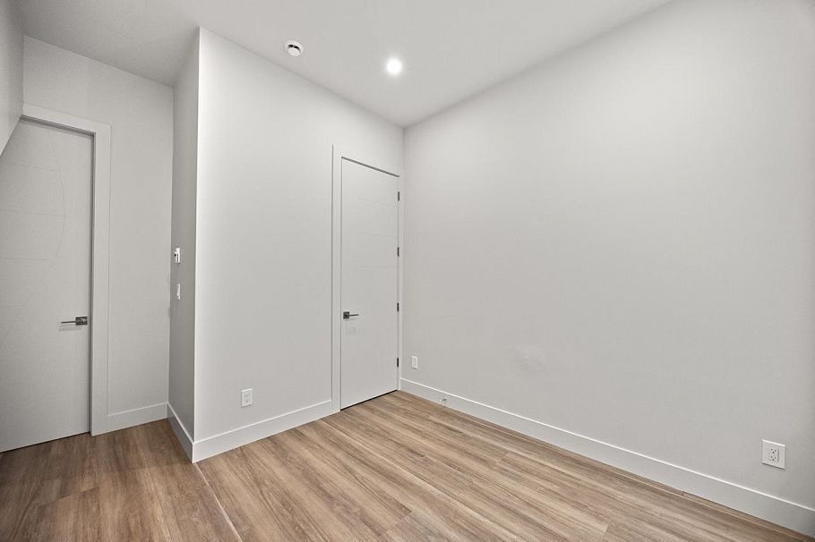 3015 E 19th Avenue Vancouver, BC - 30