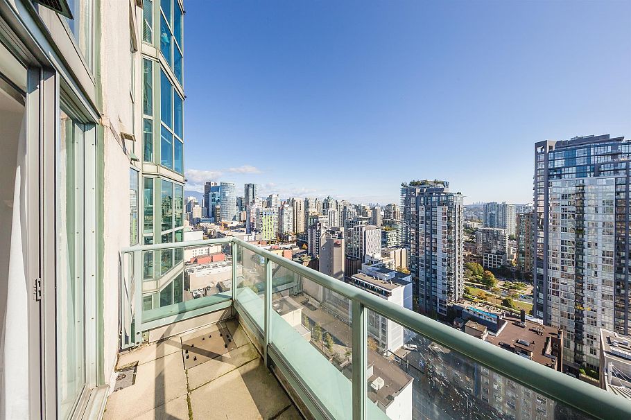 2404 1188 Howe Street Vancouver, BC - 13