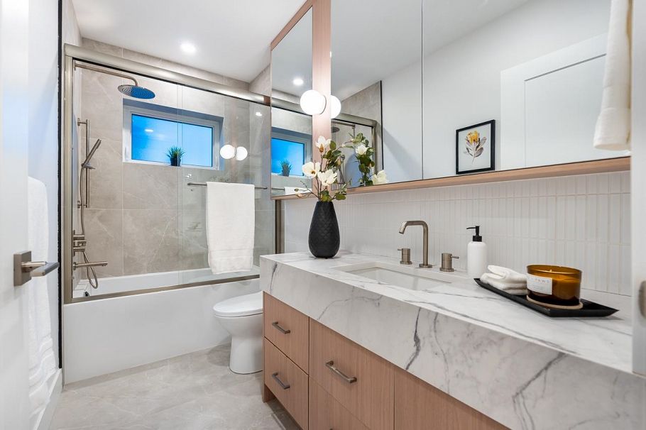 1 5355 Inverness Street Vancouver, BC - 5