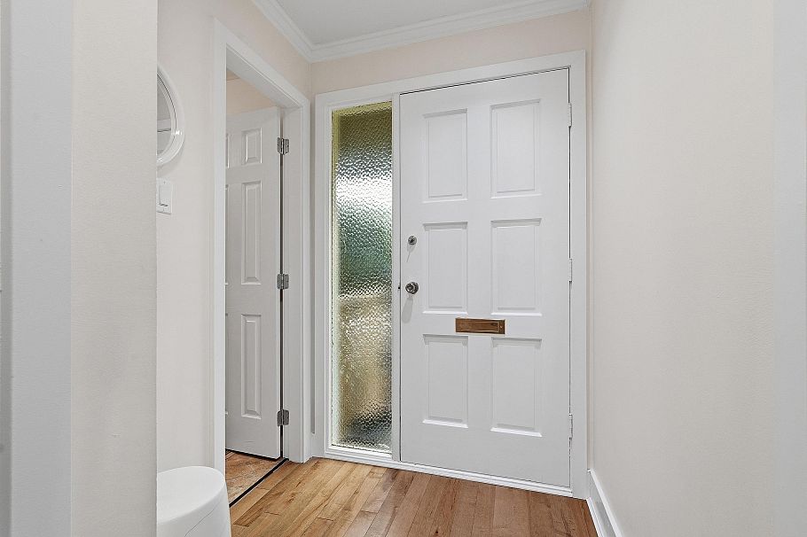 2329 Mountain Highway North Vancouver, BC - 19