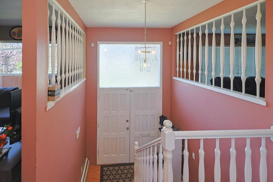 7310 Gladstone Street Vancouver, BC - 4