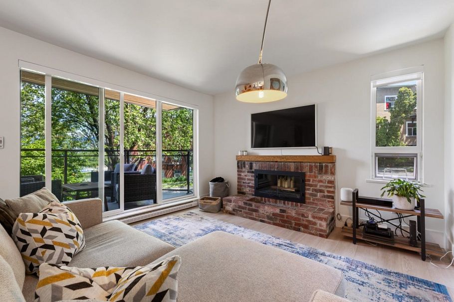 204 2410 Cornwall Avenue Vancouver, BC - 3