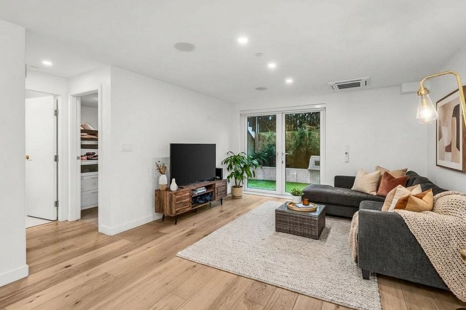 102 649 E 3rd Street North Vancouver, BC - 6