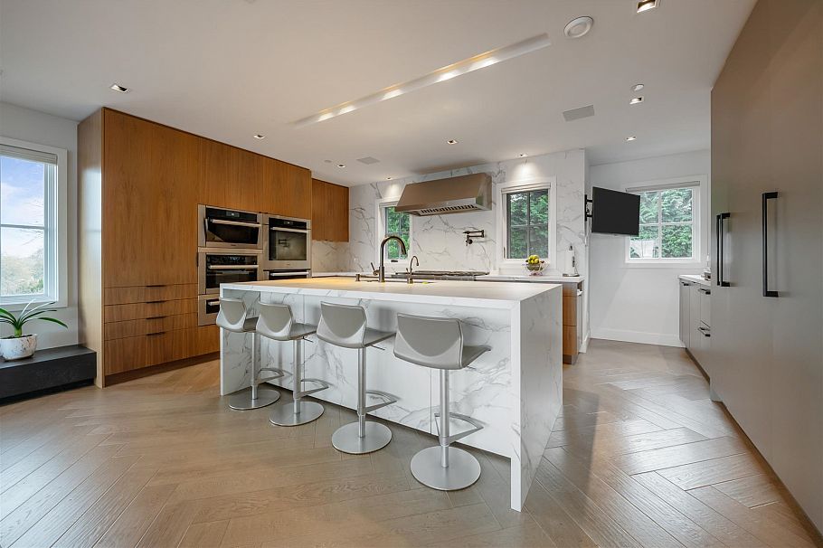 4546 Langara Avenue Vancouver, BC - 4