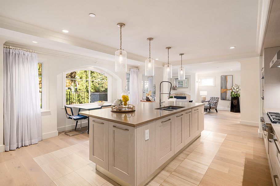 3939 W 34th Avenue Vancouver, BC - 9