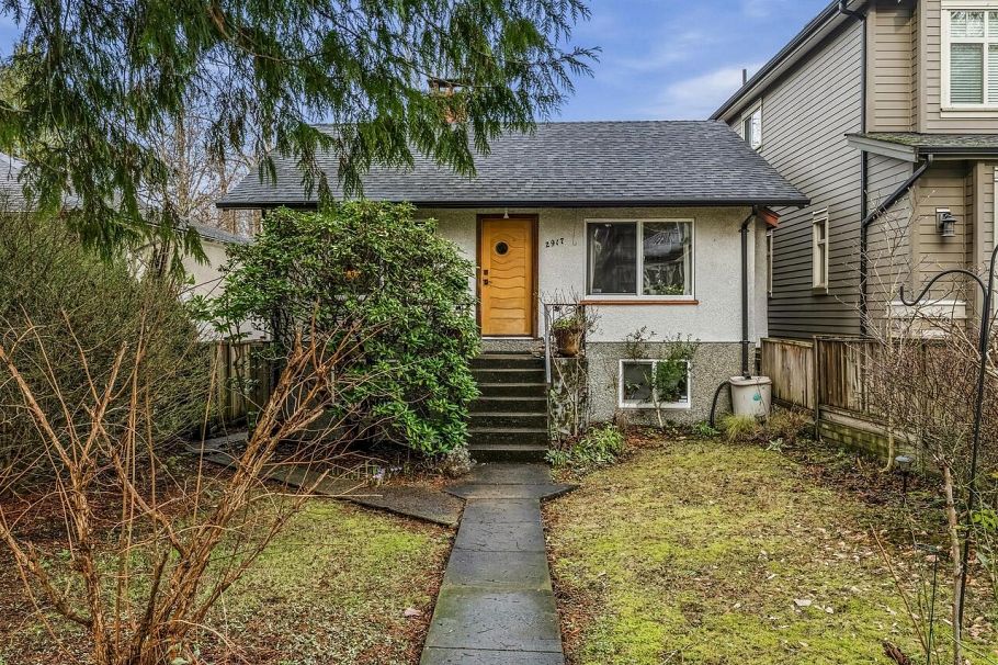 2917 E 28th Avenue Vancouver, BC - 1