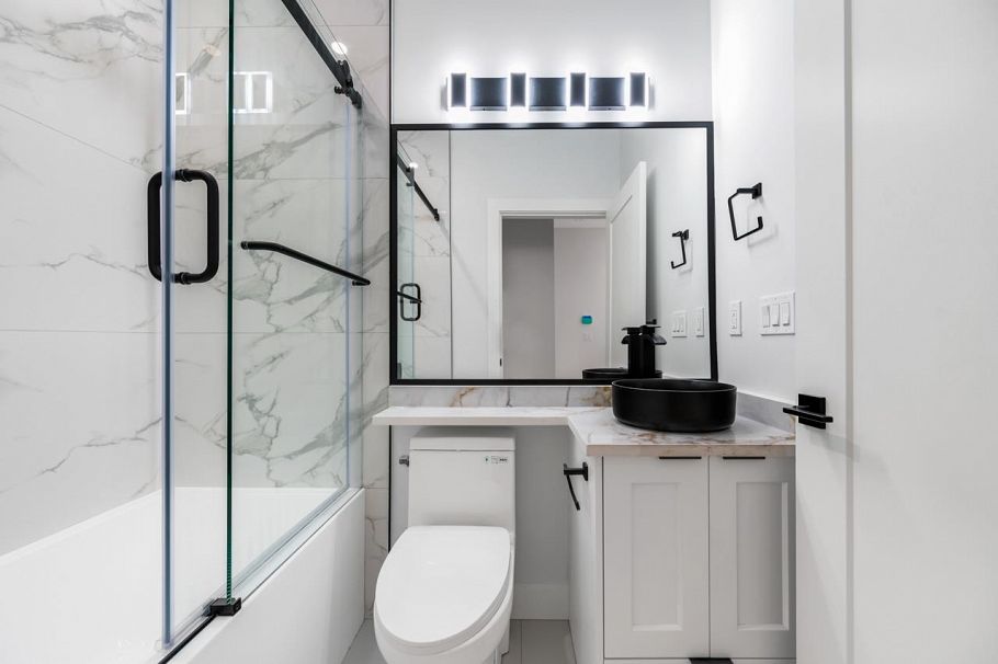 1328 E 64th Avenue Vancouver, BC - 13