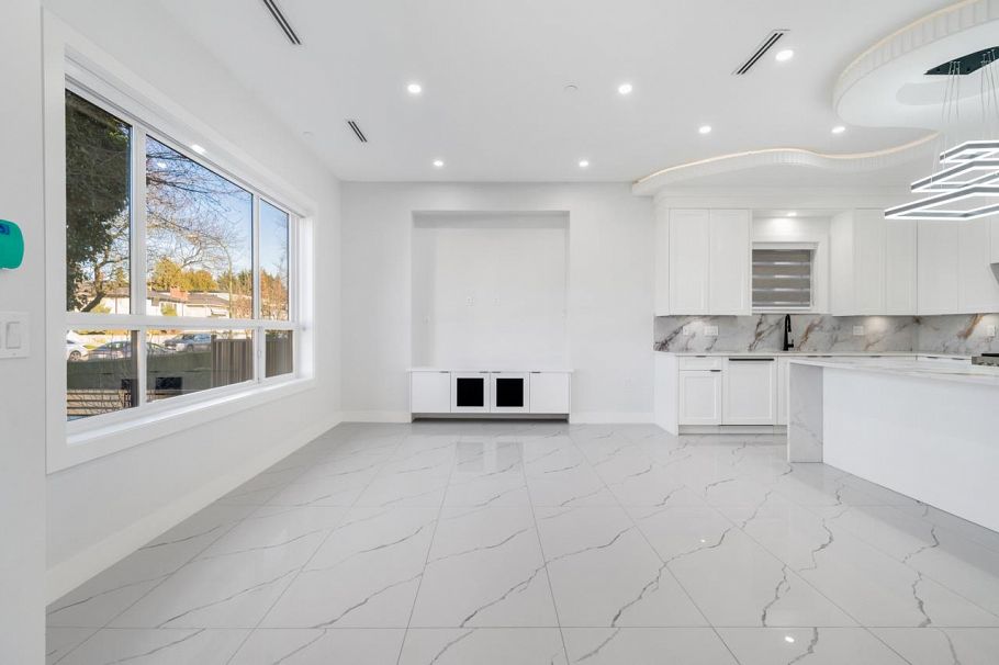 1330 E 64th Avenue Vancouver, BC - 3