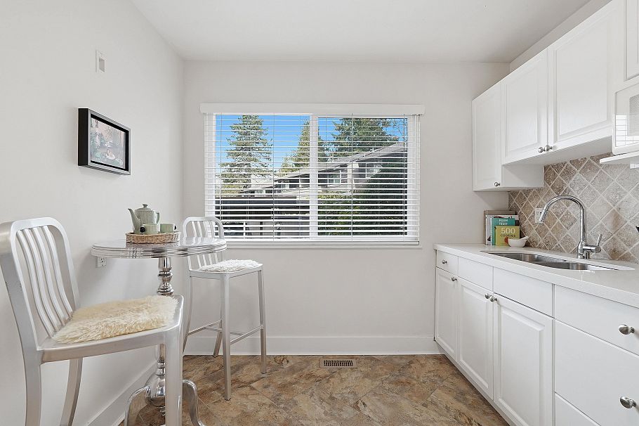 2329 Mountain Highway North Vancouver, BC - 6